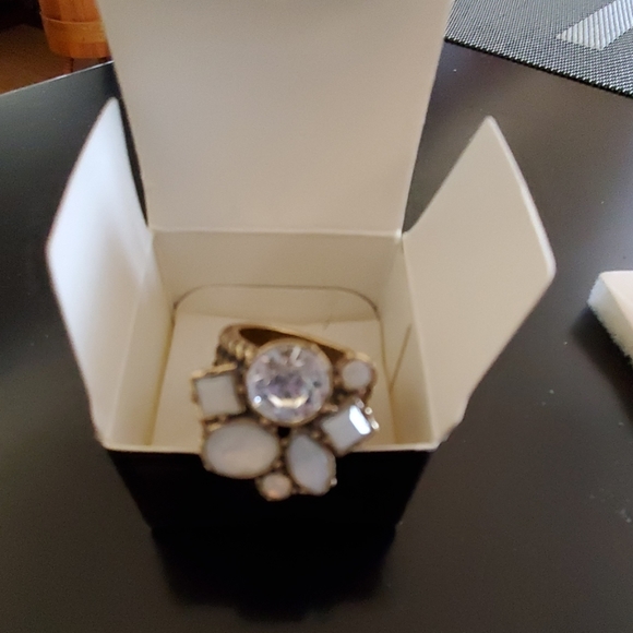 🌺Avon mark ring - Picture 2 of 3